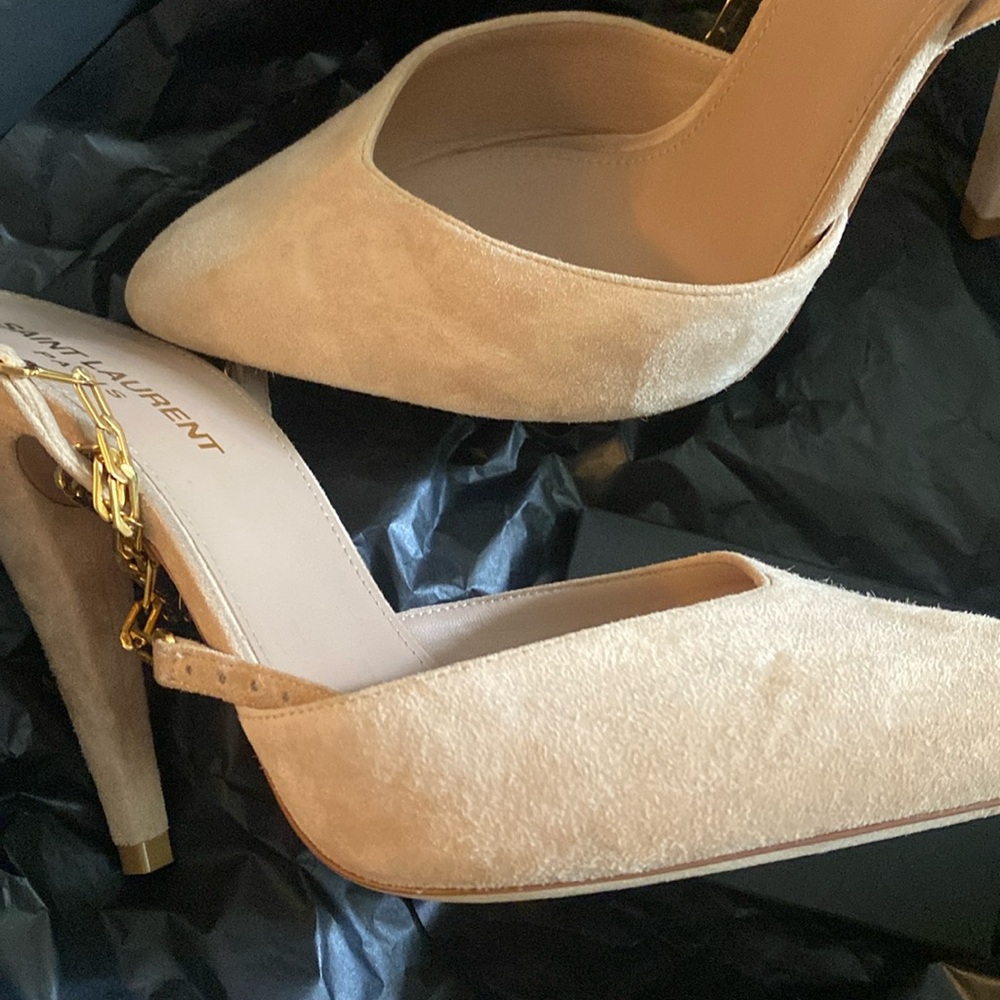 Elegant shoes, good condition. Comes with dusty bag and packaging.